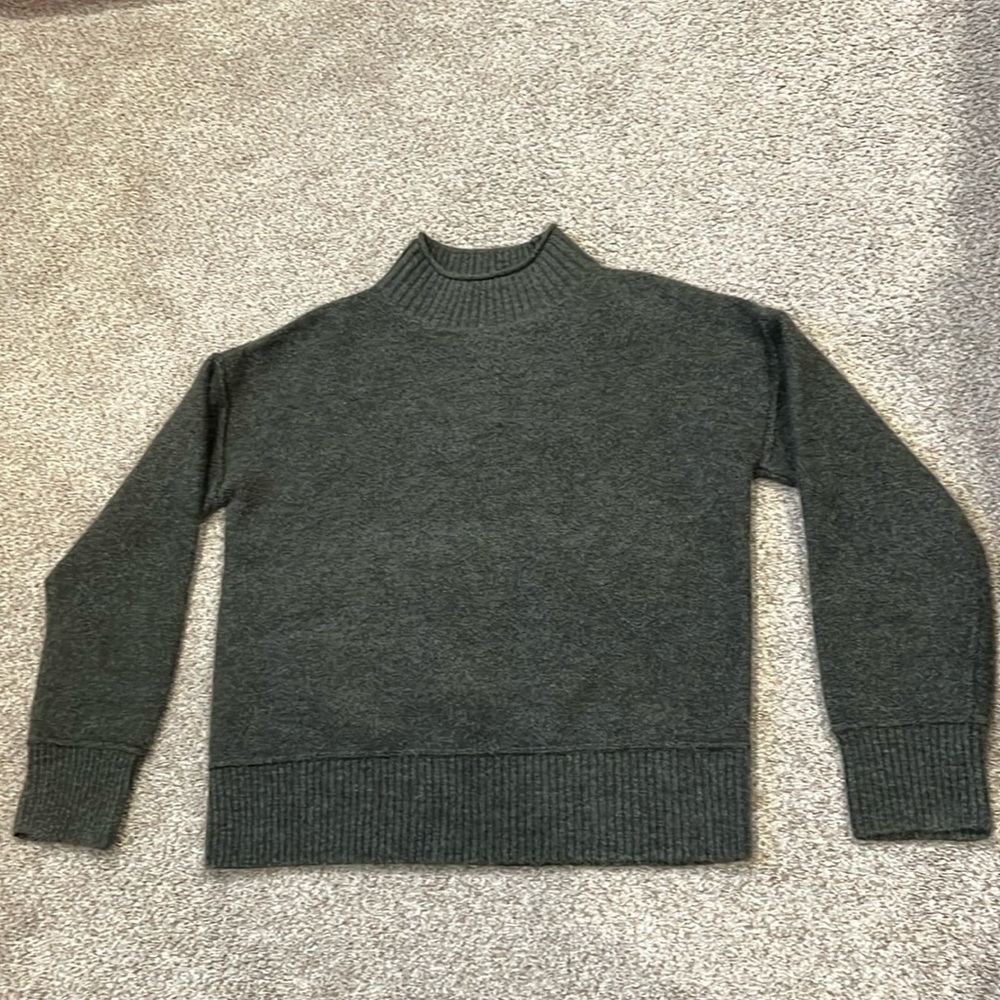 Women’s extra small olive green mock neck universal threads sweater